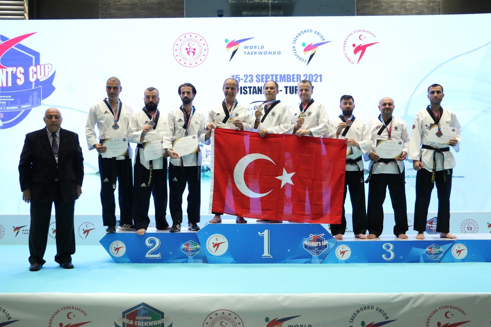 Milli Taekwondoculardan Poomsaede 35 Madalya