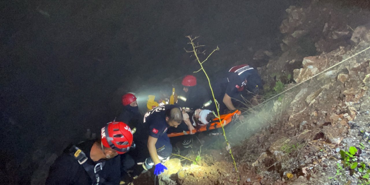 UTV ile 30 metrelik uçuruma düşen 2 kişi 1,5 saatlik çalışmayla kurtarıldı