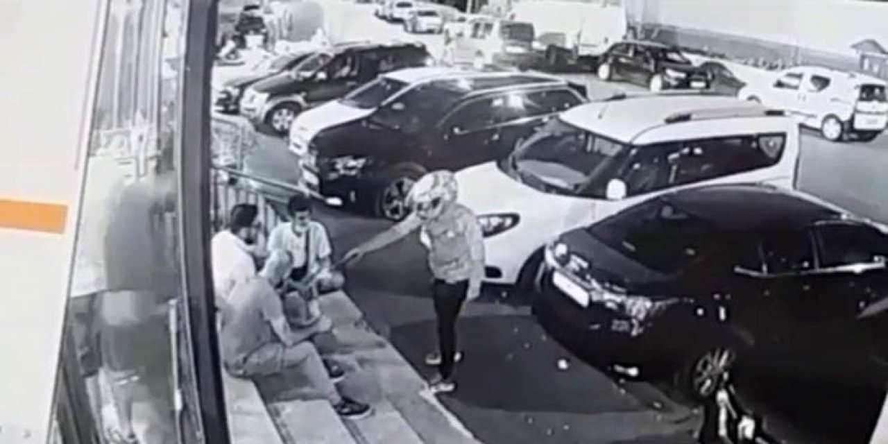 Bayrampaşa'da kasklı saldırgan dehşet yaşattı