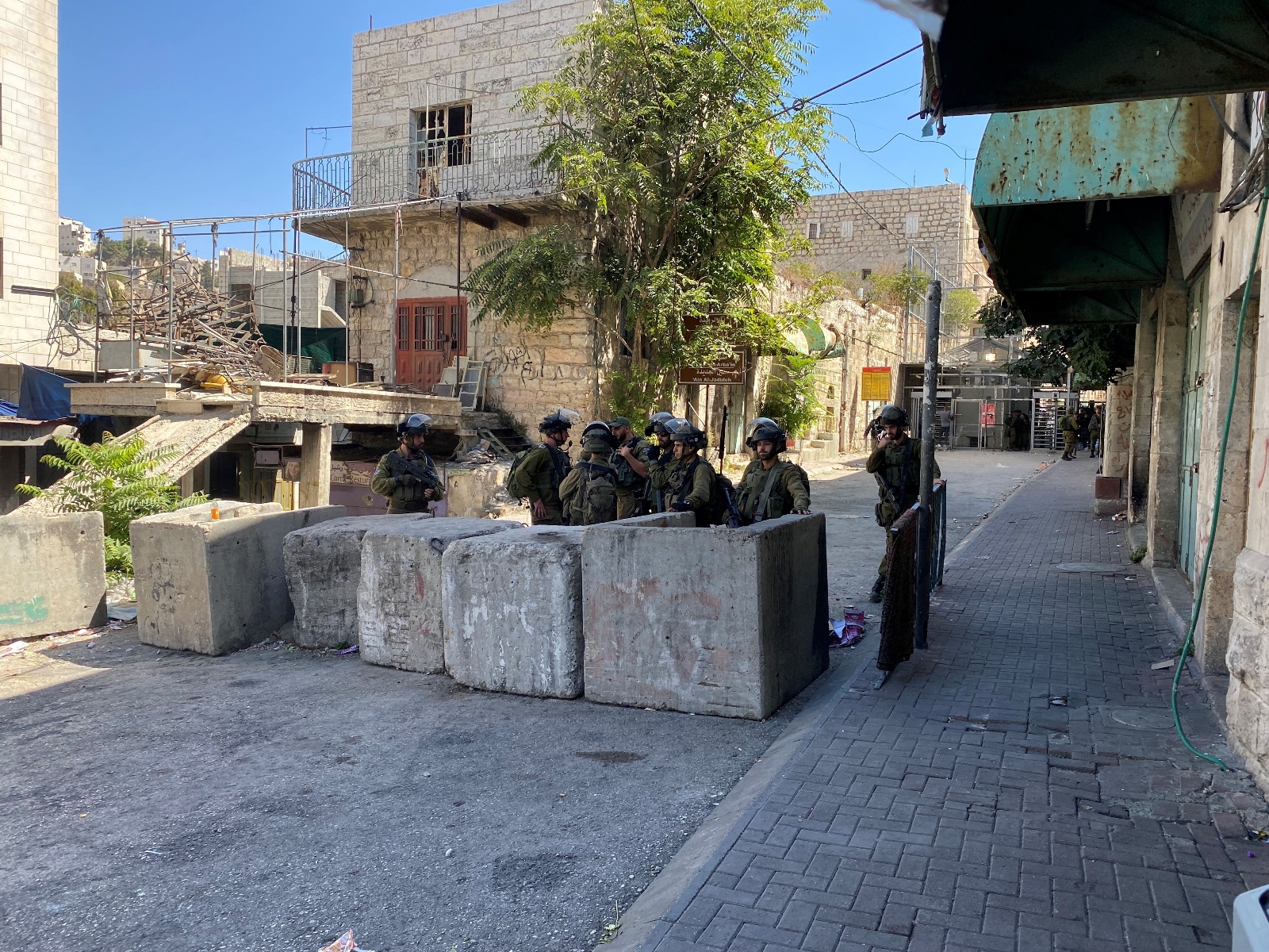 İsrail güçleri, Yahudi baskını için El Halil kent merkezini kapattı