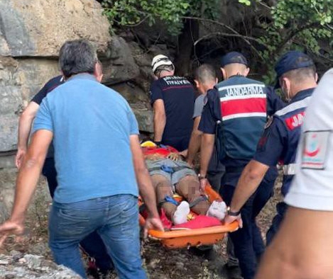 Gelin-damat Fotoğrafı Çekerken 30 Metreden Düştü