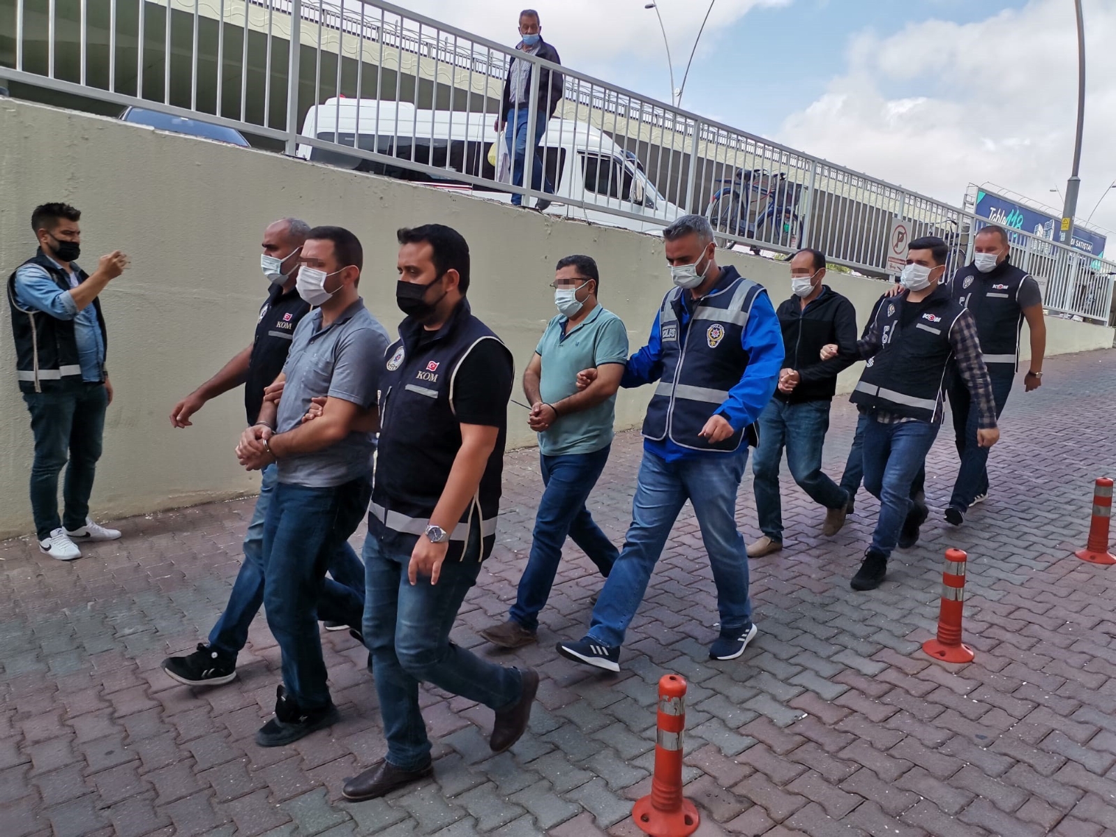 FETÖ şüphelileri gaybubet evinde sahte kimliklerle yakalandı