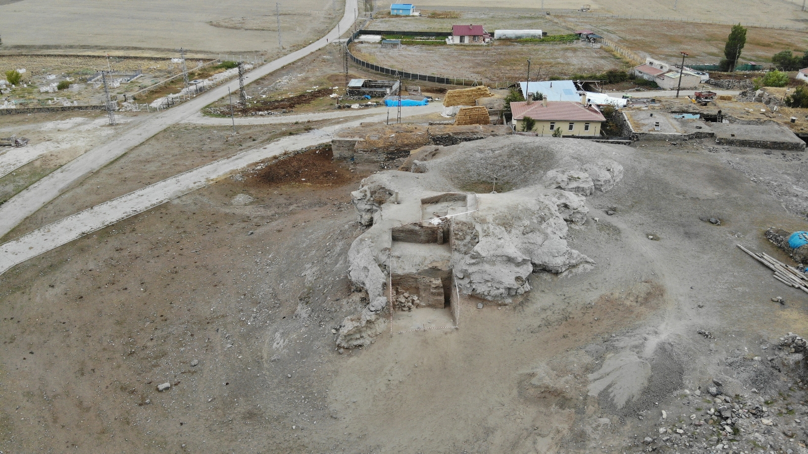 Erzurum’un tarihine ışık tutan 6 bin yıllık höyükte kalıntılara rastlandı