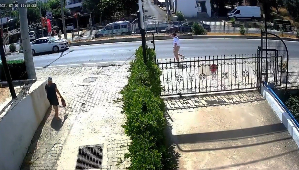 Ezgi Yaşam Mücadelesi Veriyor, Amerikalı Nato Mühendisi Elini Kolunu Sallaya Sallaya Geziyor