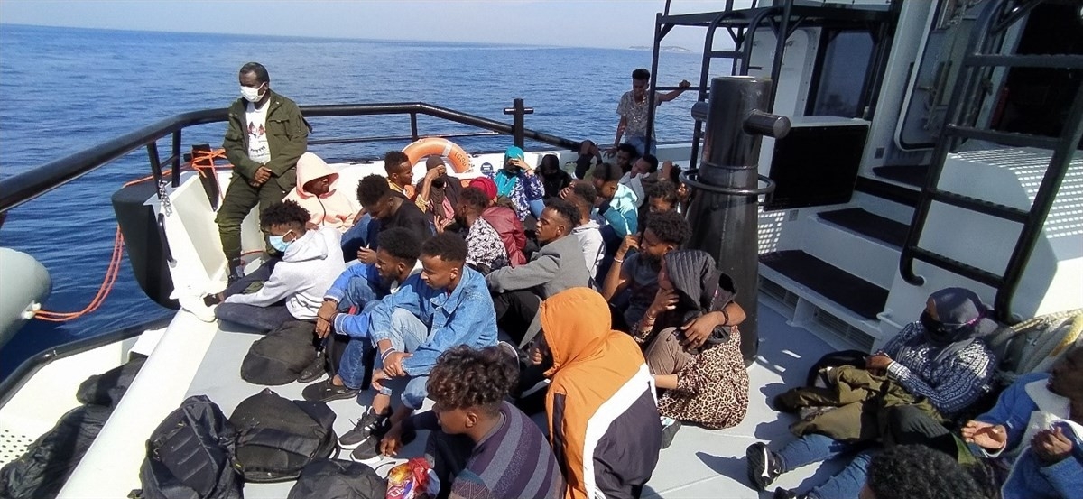 İzmir açıklarında 58 düzensiz göçmen kurtarıldı