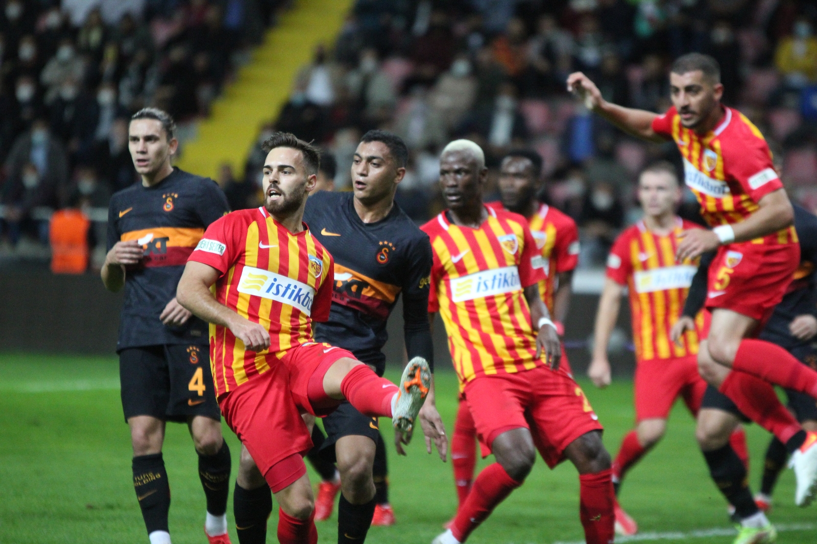 Süper Lig: Kayserispor: 2 - Galatasaray: 0 (İlk yarı)