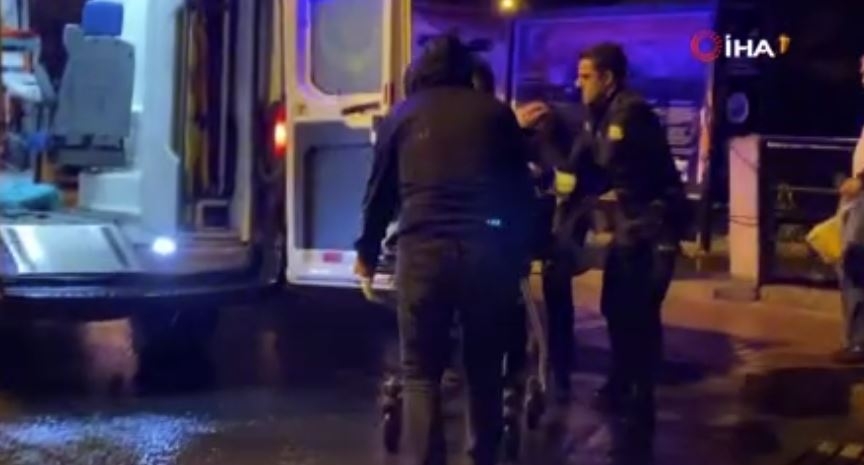 Ekipler Kanlar İçinde Otobüs Durağında Buldu