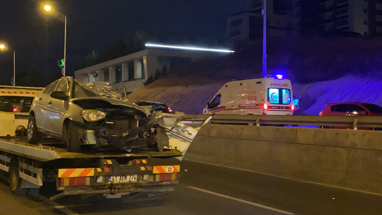 Sol Şeritte Arıza Yapan Kamyonete Arkadan Çarptı: 1 Ölü