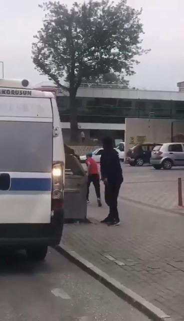 Palayla yolcu minibüsüne saldırdı, o ânlar kameralara yansıdı