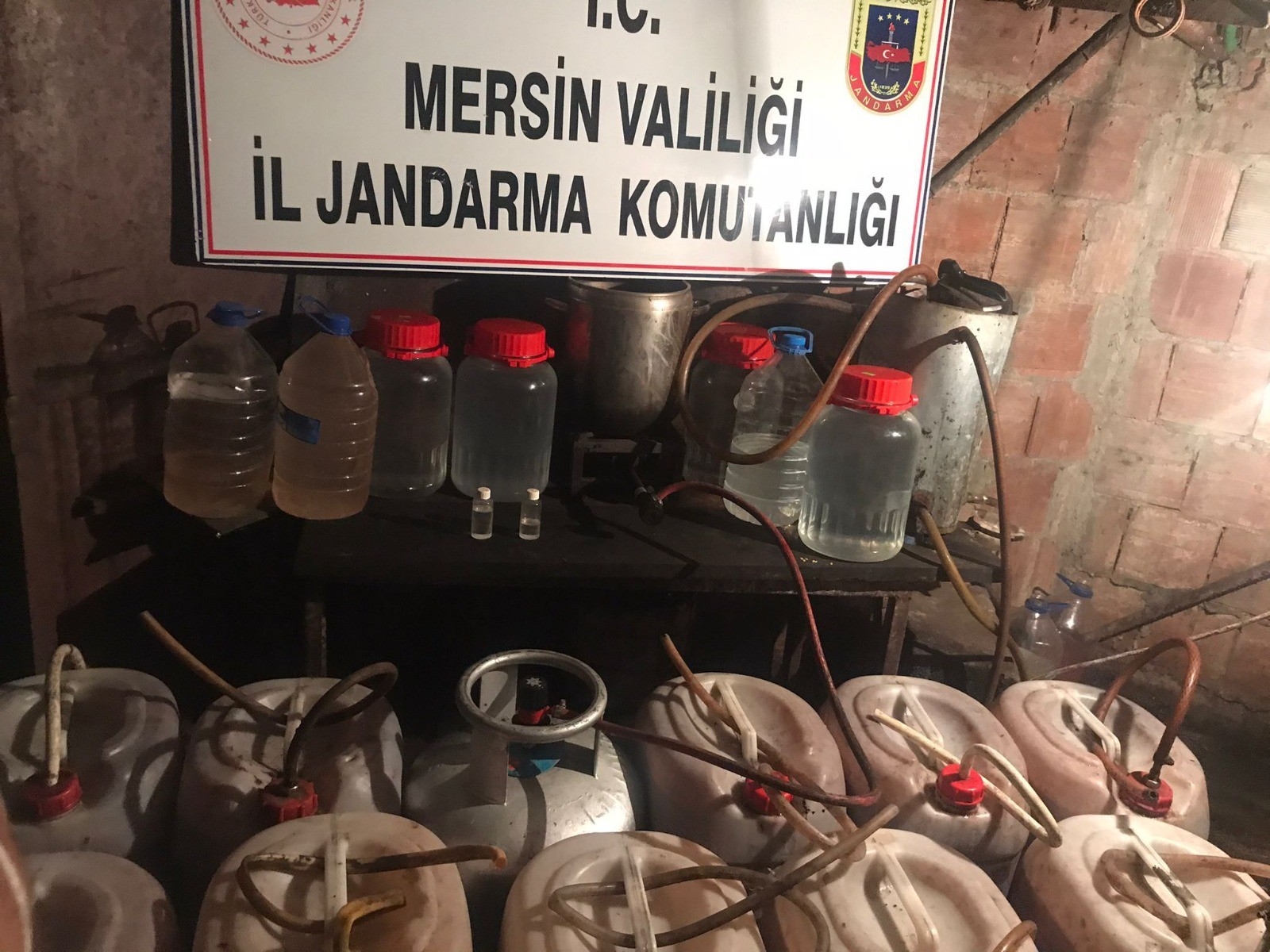 Mersin’de 336 litre sahte içki ele geçirildi