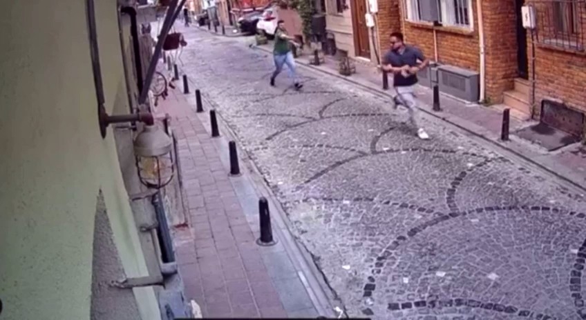 Sinemasal kurucusu Esen Kaya’ya silahlı saldırı kamerada