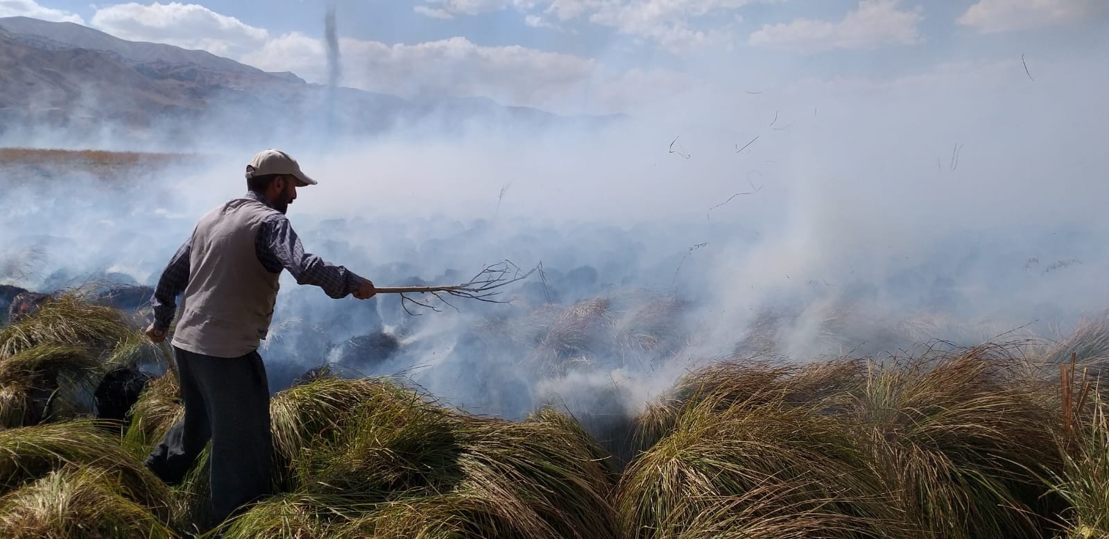 Yüksekova’nın kuş cenneti alev alev yanmaya devam ediyor