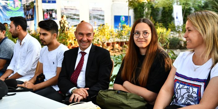 İzmir gençlere kucak açıyor