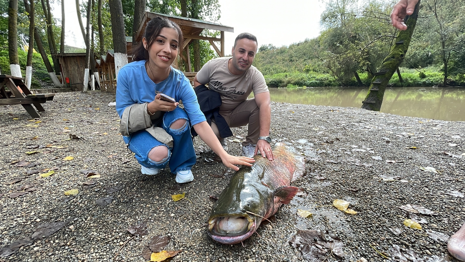 Can sıkıntısıyla çaya attığı oltasına 51 kiloluk dev takıldı