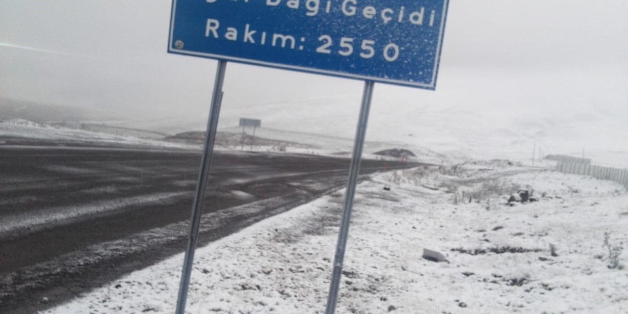 Ardahan’a mevsimin ilk karı yağdı