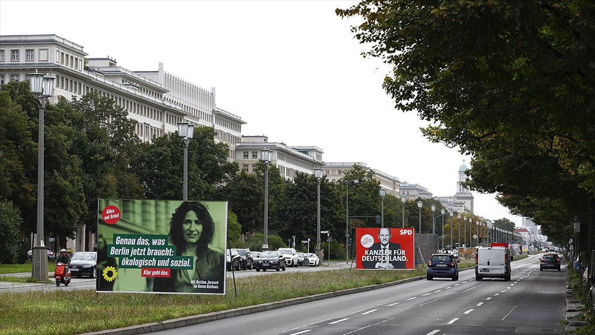 Almanya Merkel Sonrası Dönemi Belirlemek İçin Sandık Başına Gidiyor