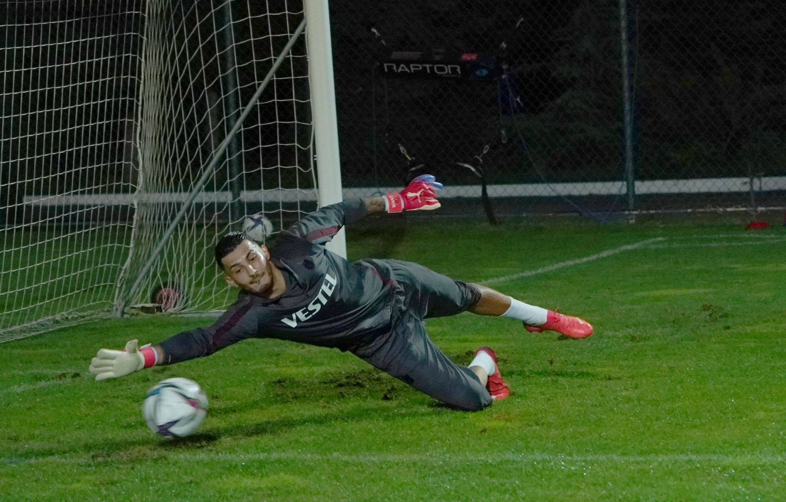 Uğurcan Çakır: "İyi bir takım olduğumuzu zor şartlarda gösteriyoruz"