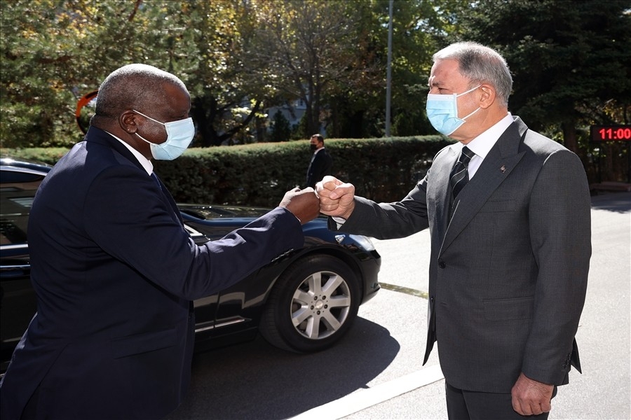 Bakan Akar, Nijer Savunma Bakanı Indatou ile görüştü