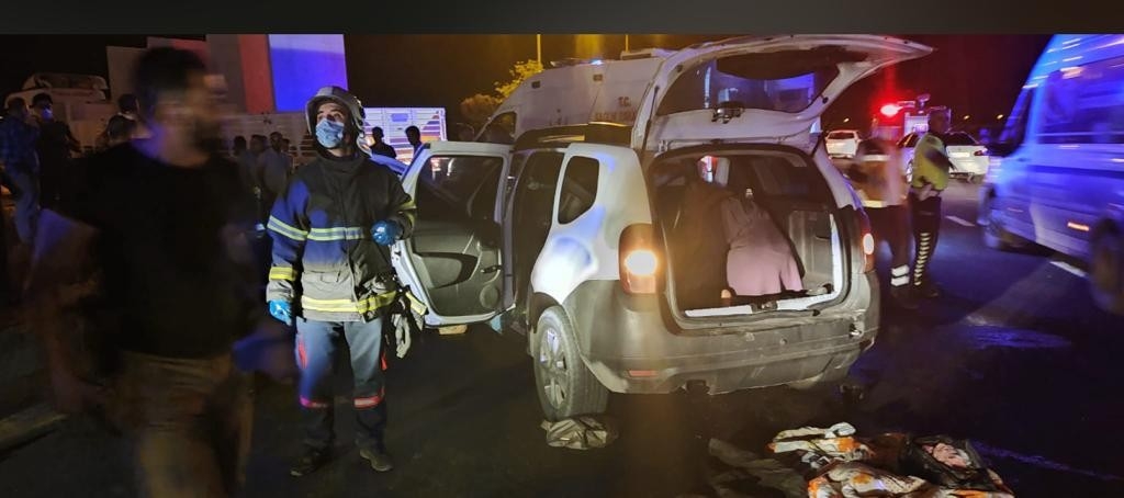 Batman’da otomobil tıra arkadan çarptı: 3’ü ağır 11 yaralı