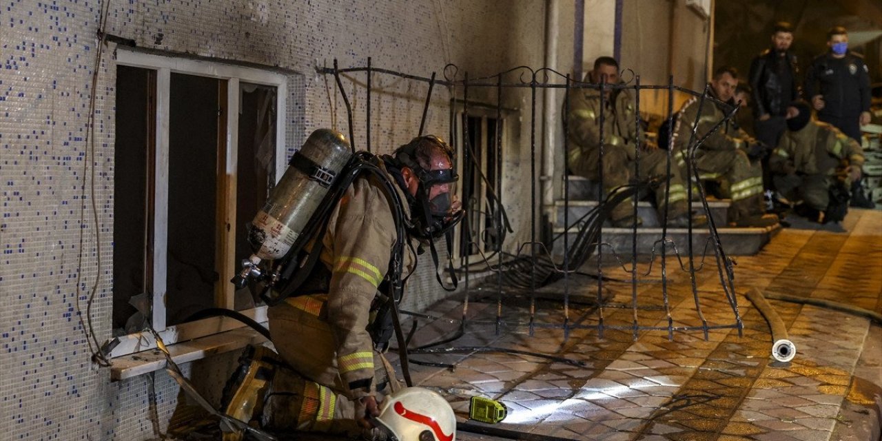 Sultangazi'de yangın: 11 kişi dumandan etkilendi