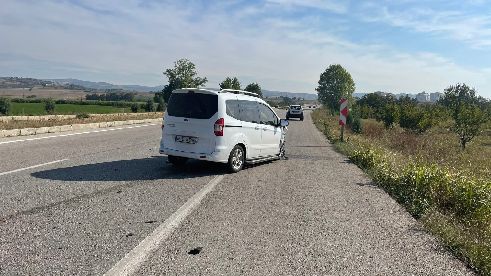 Kamyonet ile otomobil çarpıştı: 1 ölü, 1 yaralı