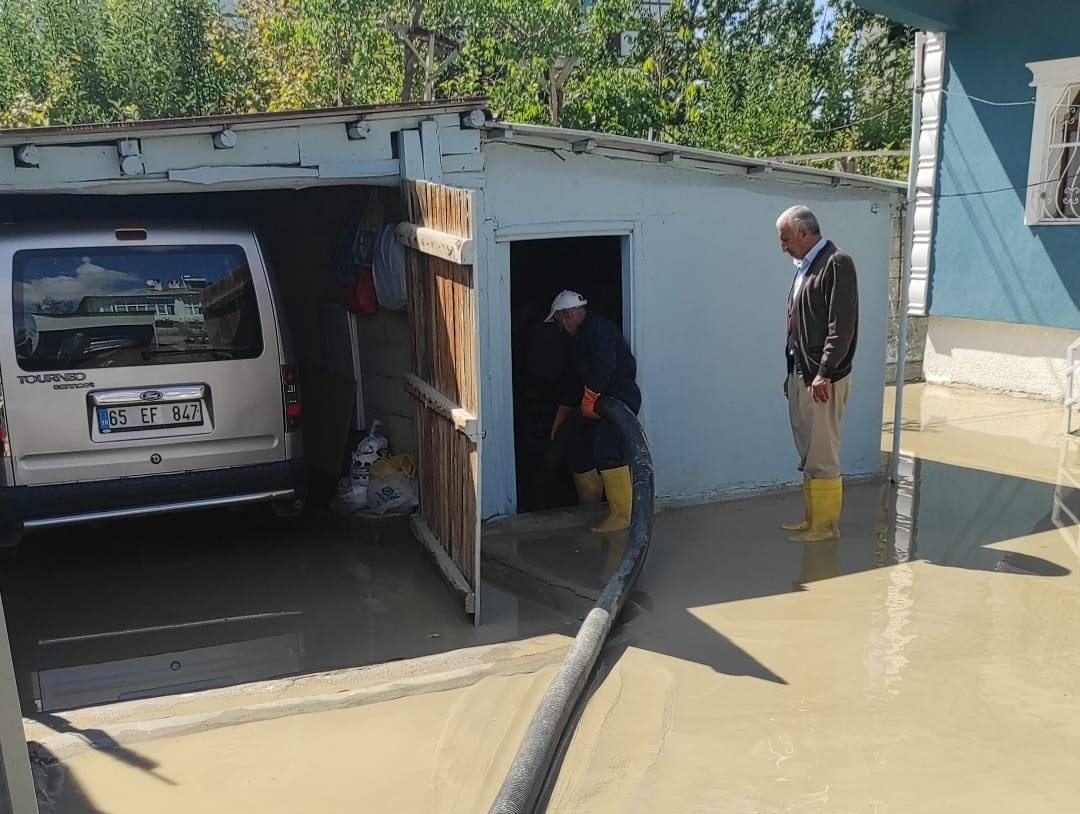 VASKİ, su baskını bölgesinde