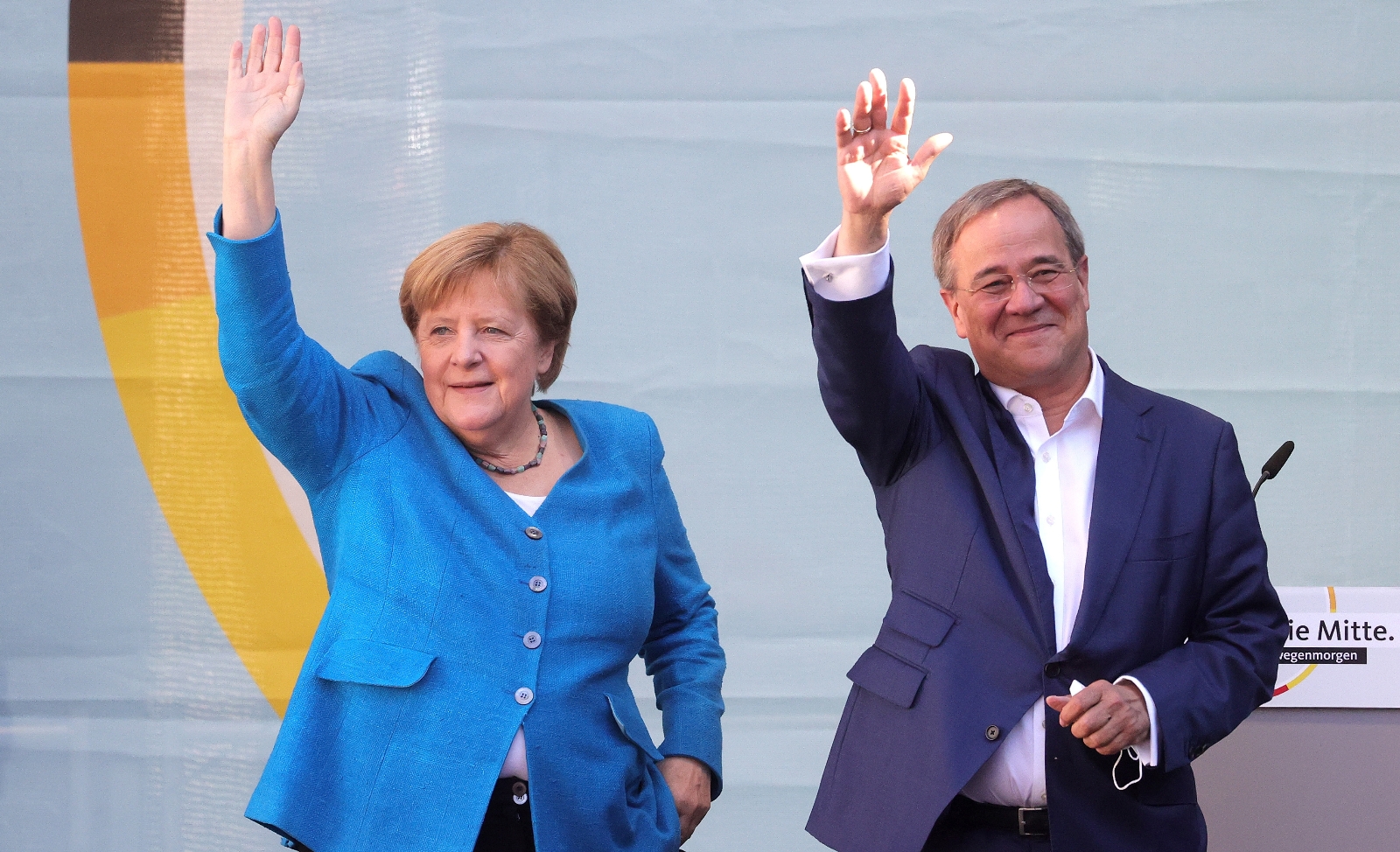 Merkel, seçime 1 gün kala "Almanya’nın istikrarı" için Laschet’e oy istedi