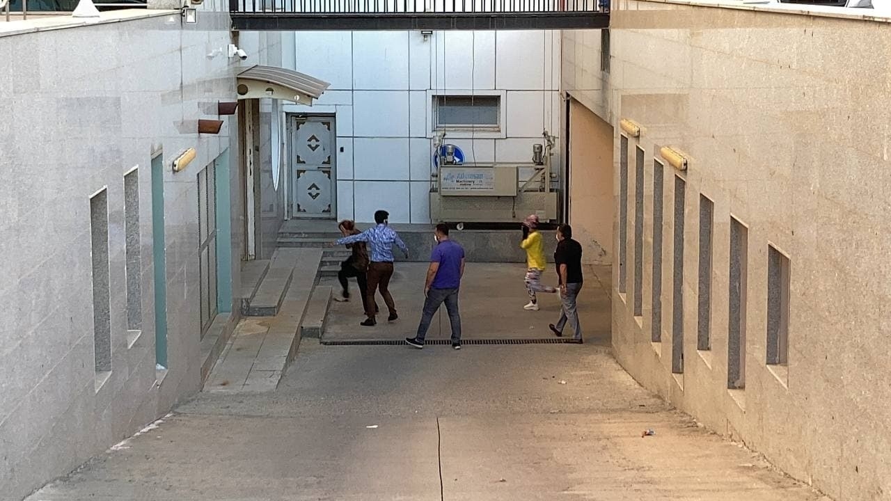 Bebeği canlı canlı mezara gömen anne ve nine adliyede