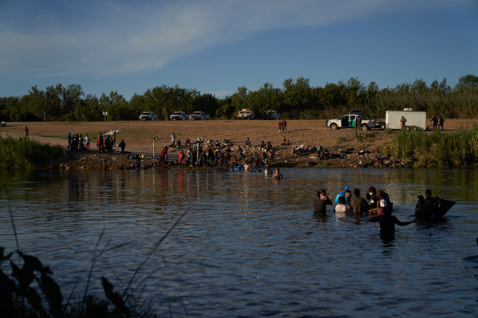 ABD-Texas sınırında yaklaşık 15 bin göçmenin kaçak yaşadığı kamp boşaltıldı