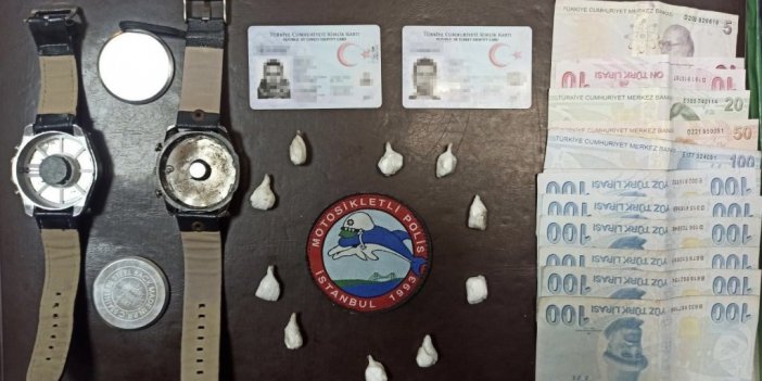 Kol saatinde kokain satmaya çalışan torbacılar Beşiktaş polisine yakalandı