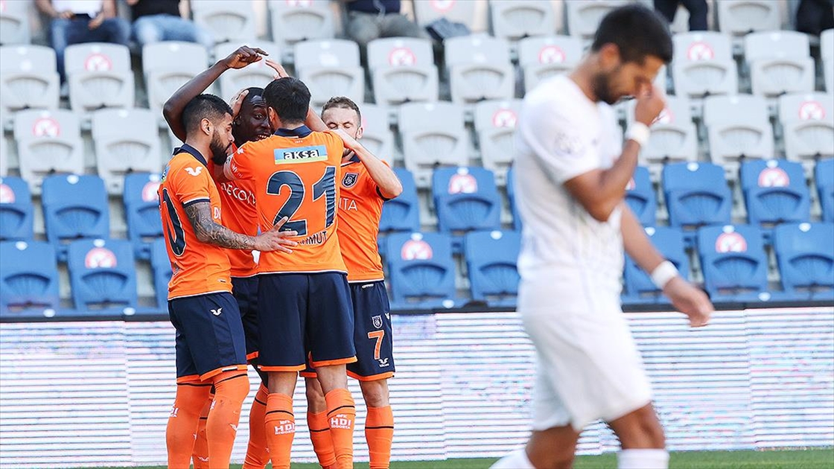 Başakşehir 3 Puanı 3 Golle Aldı
