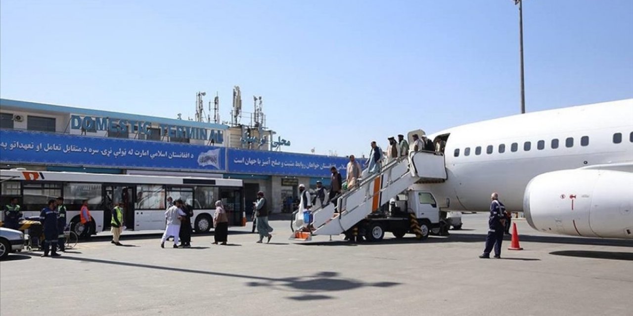 Taliban: Hamid Karzai Havalimanı kullanılmaya devam edecek