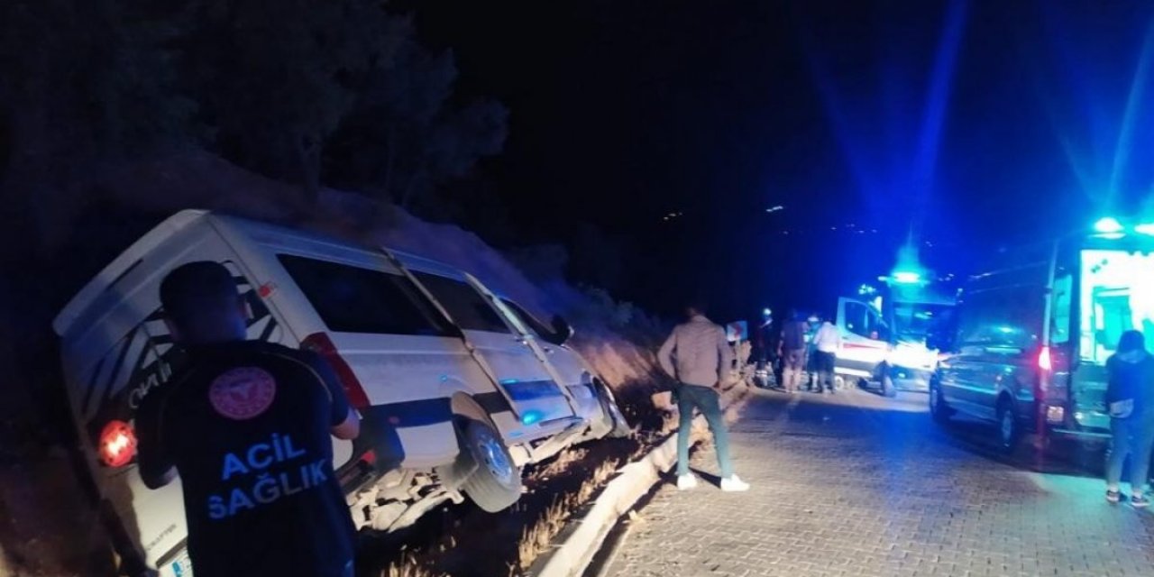 Adıyaman'da öğrencileri taşıyan minibüs devrildi: 10 yaralı