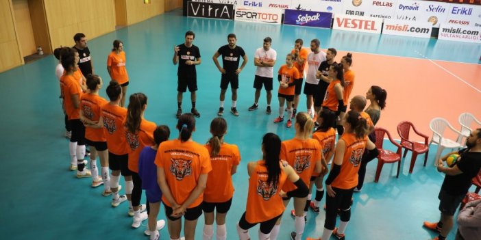 Eczacıbaşı Dynavit, İzmir yolcusu