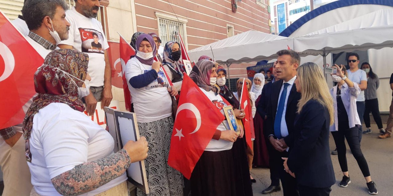 Öztürk Yılmaz Diyarbakır Annelerini ziyaret etti