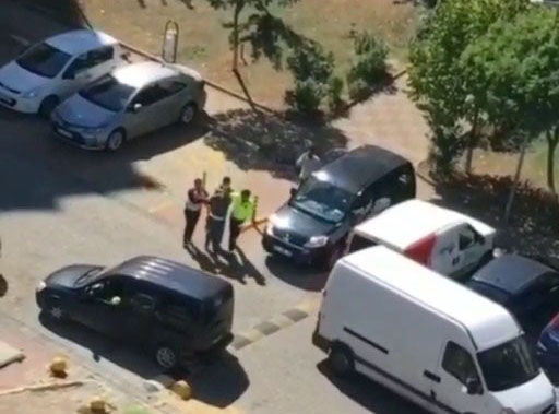 Evlere Girmeye Çalışan Hırsız Suçüstü Yakalandı, Kovalamaca Anı Kameraya Yansıdı