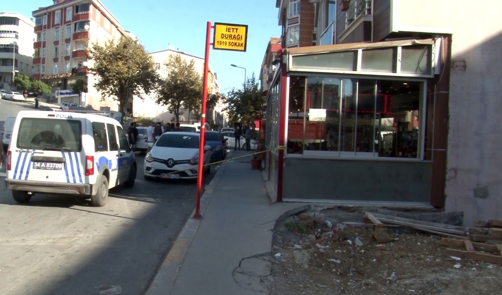 Kahvaltı Ettiği İki Arkadaşını Vurdu