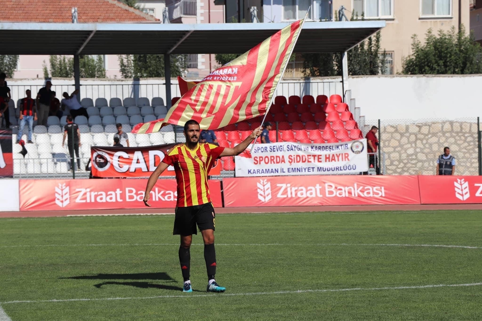 Aracında yanarak ölen futbolcunun ölümündeki sır perdesi aralanamadı