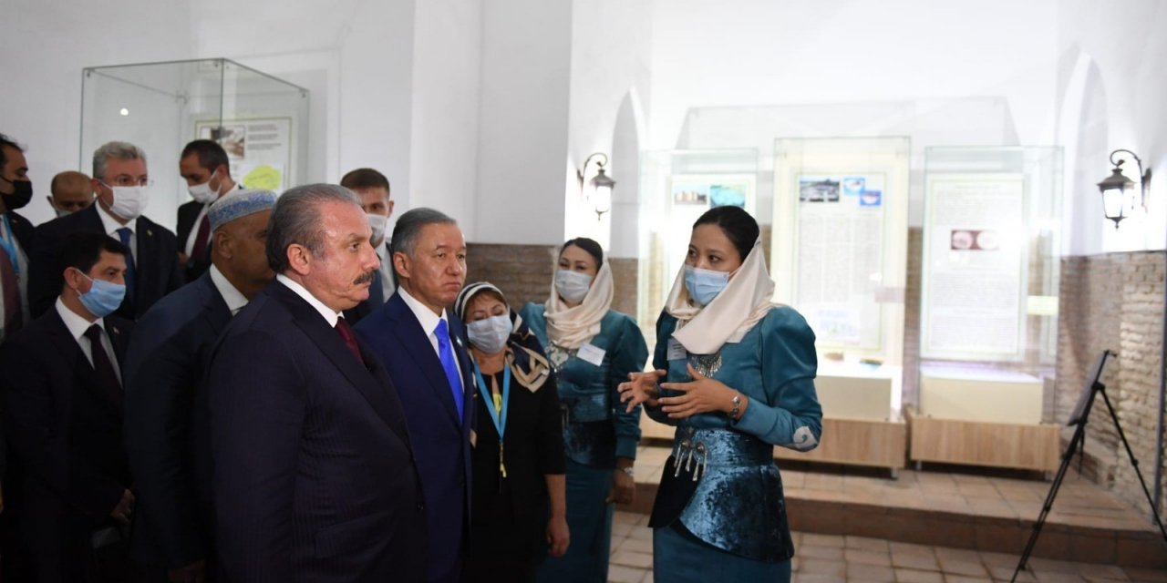 TBMM Başkanı Şentop, Türkistan’da Hoca Ahmet Yesevi Türbesi’ni ziyaret etti