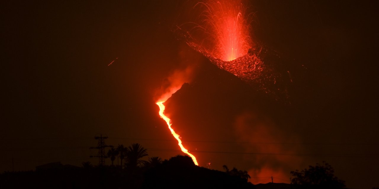La Palma’daki Cumbre Vieja Yanardağı yeniden lav ve kül püskürtmeye başladı