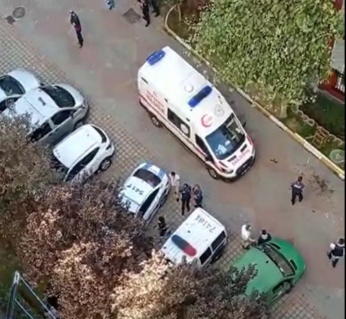 Karısını öldürdü, “karımı öldürdüm polisi arayın” diye bağırdı