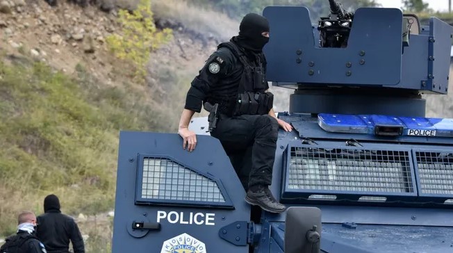 Kosova-Sırbistan sınırındaki plaka uygulaması askeri gerilime dönüştü