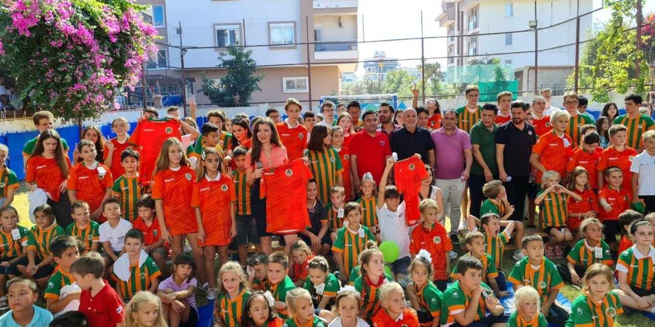 Alanyaspor, Rus Okulunda öğrencilerle bir araya geldi