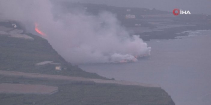 La Palma’daki Cumbre Vieja Yanardağı’ndan çıkan lavlar Atlantik Okyanusu’na ulaştı