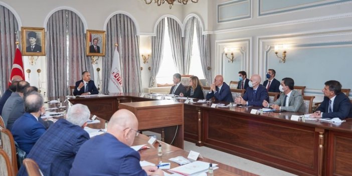 İstanbul Valisi Yerlikaya, devlet üniversitesi rektörleri ile bir araya geldi