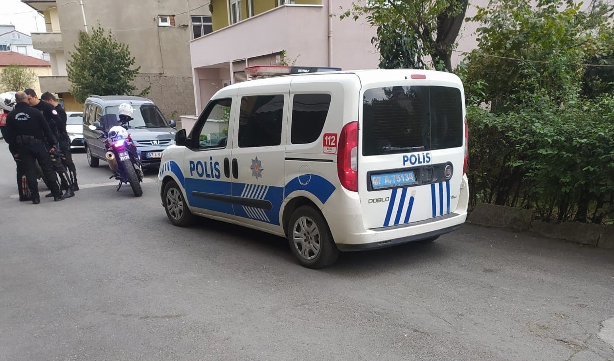 Aranan şahıs oyun oynarken yakalandı