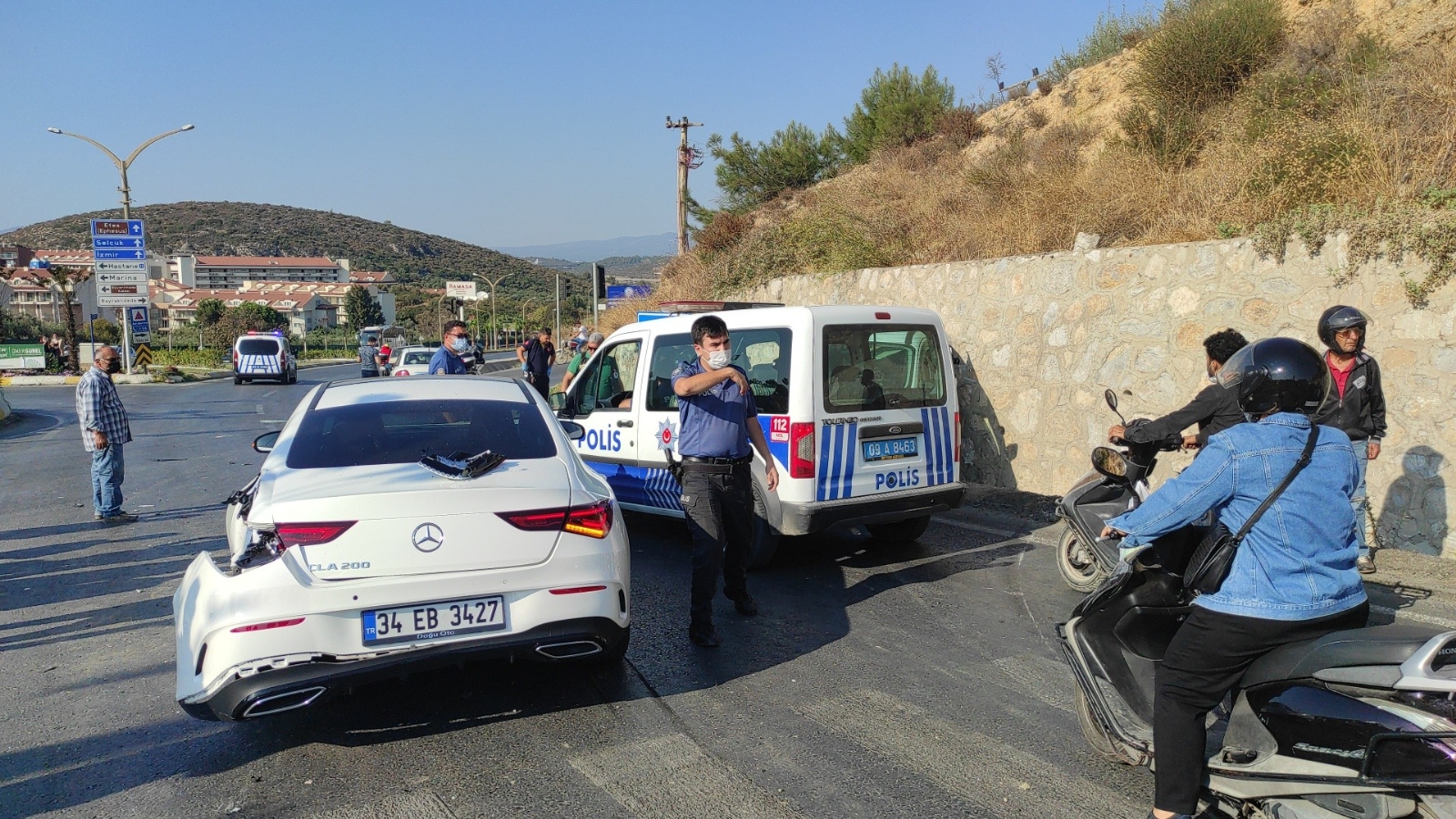 Alkollü sürücü kırmızı ışıkta duran otomobile çarptı: 1 yaralı