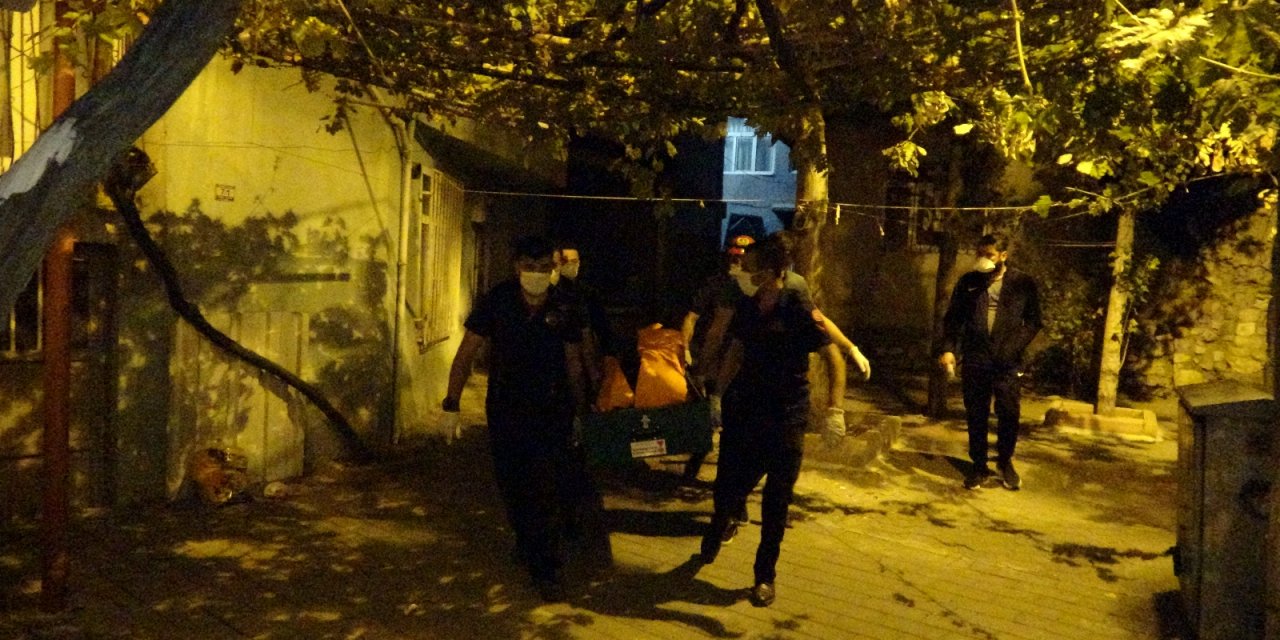 Define aradığı evinde ölü bulundu