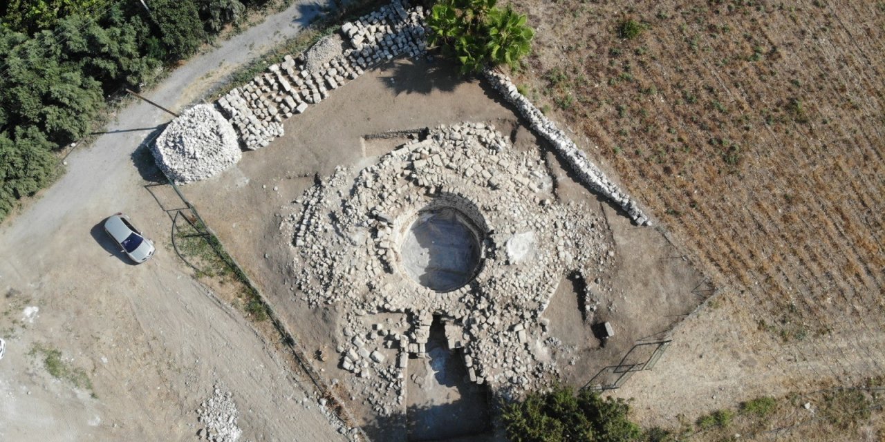 Aratos’un anıt mezarının bölgede eşsiz olduğu ortaya çıktı