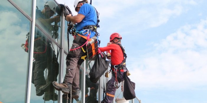 30 metrede ipin ucundaki ekmek mücadelesi